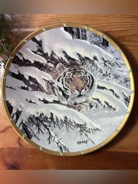 (UT) LENOX • "Ambush in the Snow" Collectors Plate